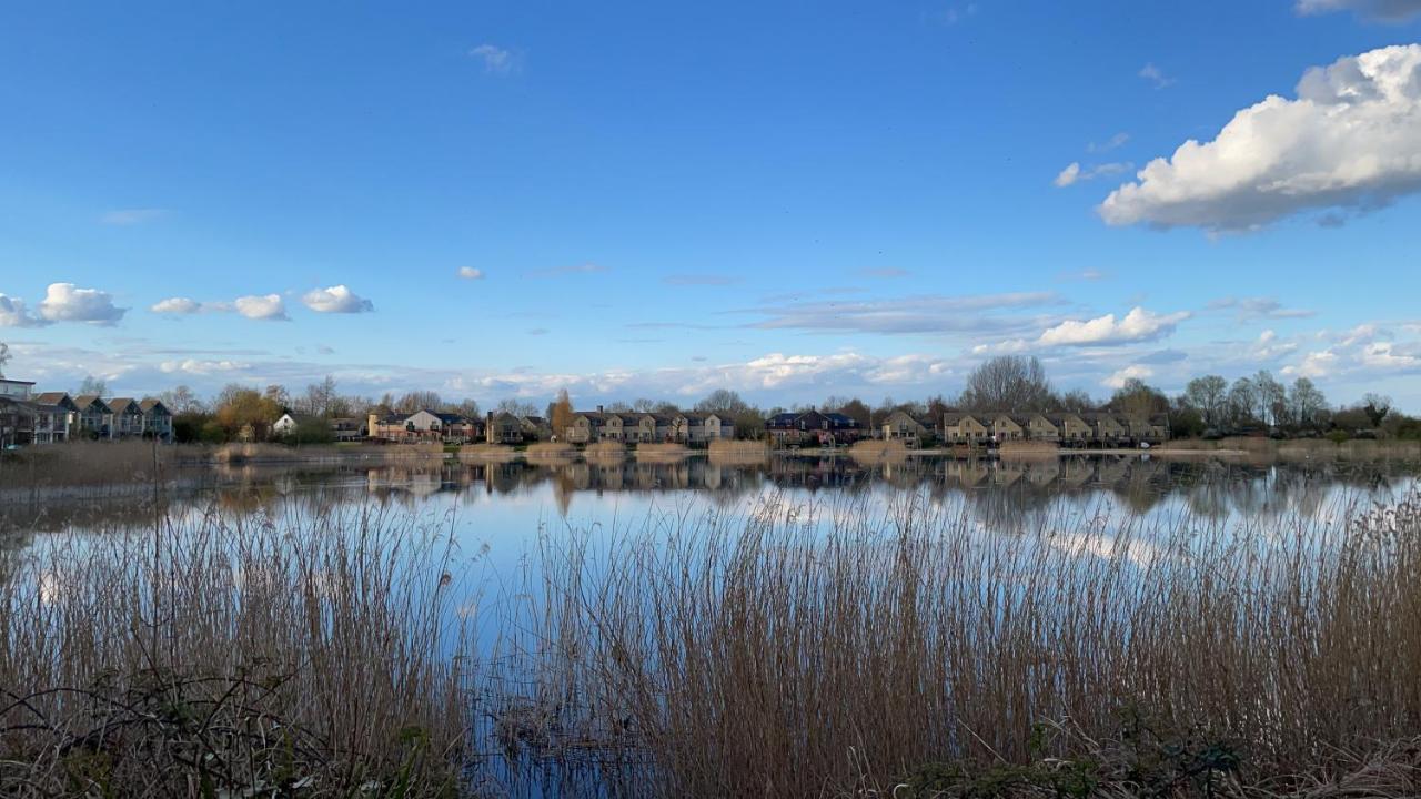 Cotswolds Lakehouse, With Hot Tub & Spa Access, Lower Mill Estate Somerford Keynes Dış mekan fotoğraf