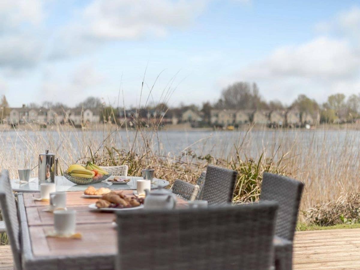 Cotswolds Lakehouse, With Hot Tub & Spa Access, Lower Mill Estate Somerford Keynes Dış mekan fotoğraf