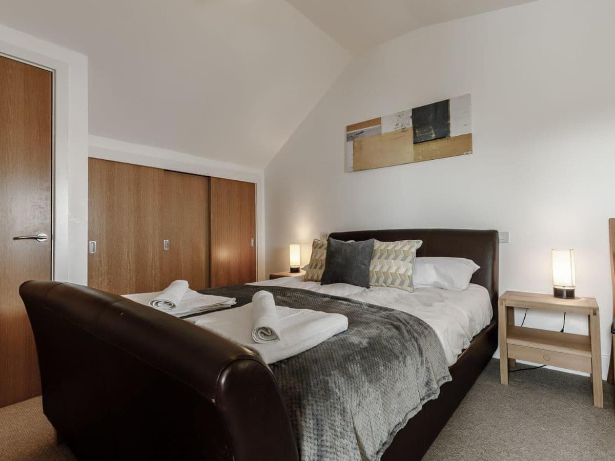 Cotswolds Lakehouse, With Hot Tub & Spa Access, Lower Mill Estate Somerford Keynes Dış mekan fotoğraf